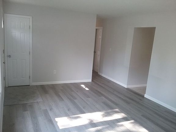 2nd image of 836 N Huntington St