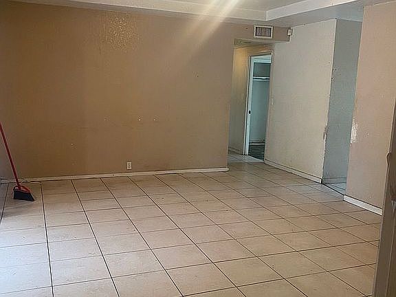 3rd image of 7615 Alvina St