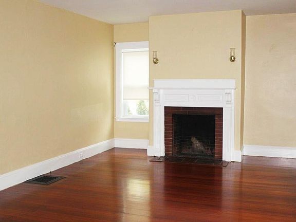 2nd image of 212 Washington St #1