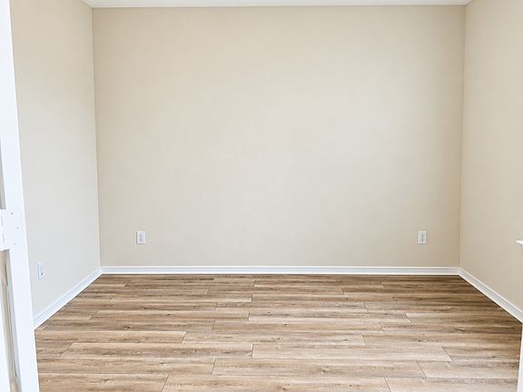 4th image of 907 Chicadee St