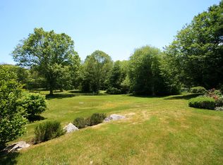 41 Grapevine Rd, Wenham, MA 01984