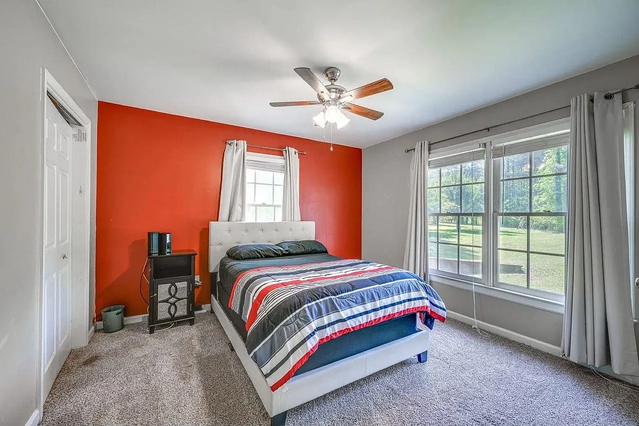 4 bed, 2.0 bath, 2736 sqft, $2,100 — Photo 4