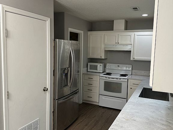 5th image of 19361 Silverfox Pkwy