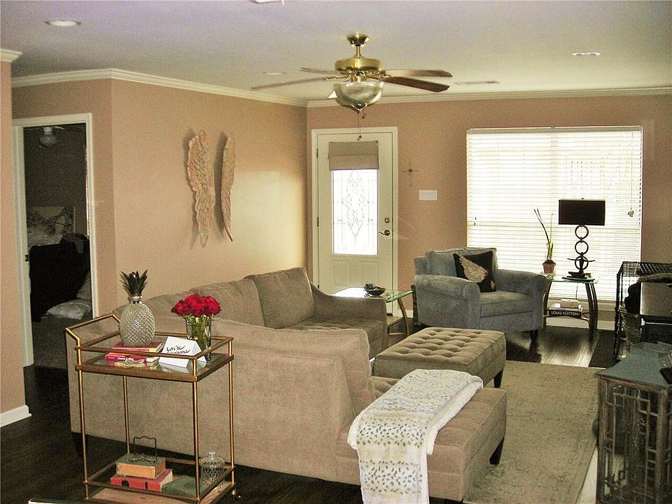 1st image of 525 Versailles Blvd