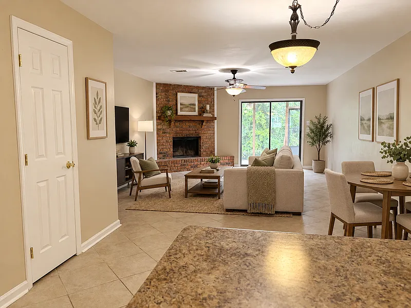 3207 Shamrock St E — Photo 2