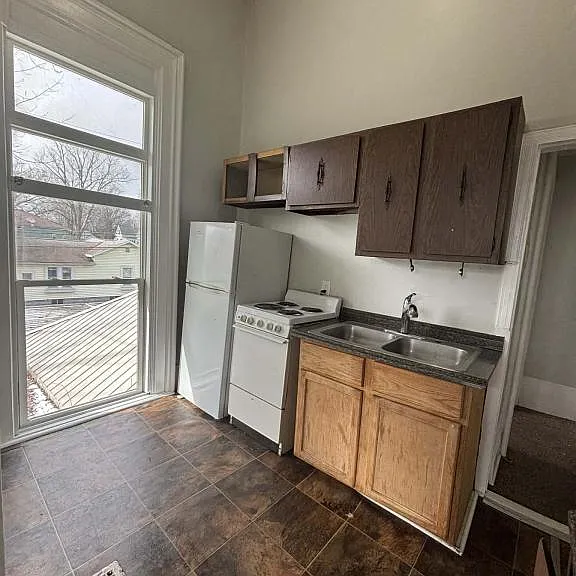 221 N Columbia St #E — Photo 2