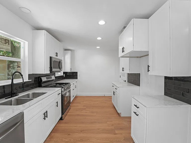 10746 Cotillion Dr — Photo 14