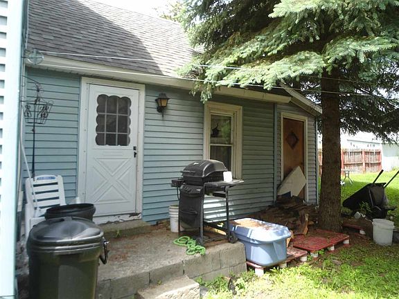 3rd image of 420 Rosseel St