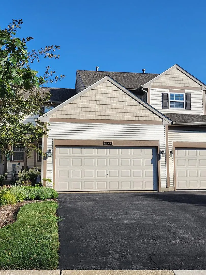 2 bed, 1.5 bath, 1270 sqft, $2,499 — Photo 2
