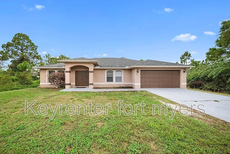 3 bed, 2.0 bath, 2007 sqft, $1,900 — Photo 1