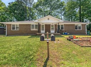 190 Opal Dr, Roswell, GA 30075
