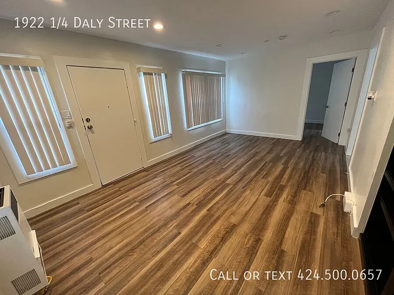 1922 1/4 Daly St — Photo 4