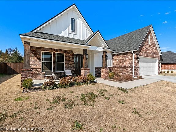 3rd image of 6924 Stonebrook Dr