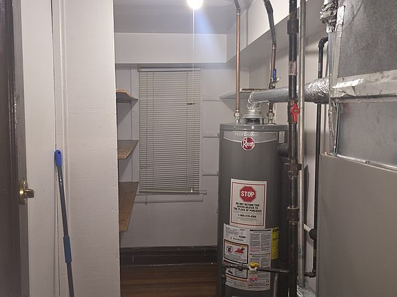 4th image of 3042 N Ashland Ave APT 3
