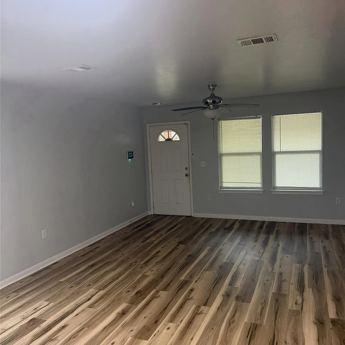 3 bed, 2.0 bath, 1440 sqft, $1,900 — Photo 4