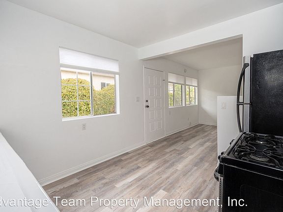 4th image of 3610 Collier Ave