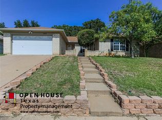 2424 Meadow Creek Dr, Bedford, TX 76021