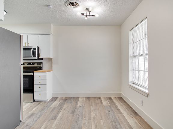 4th image of 615 S Hayes St #1