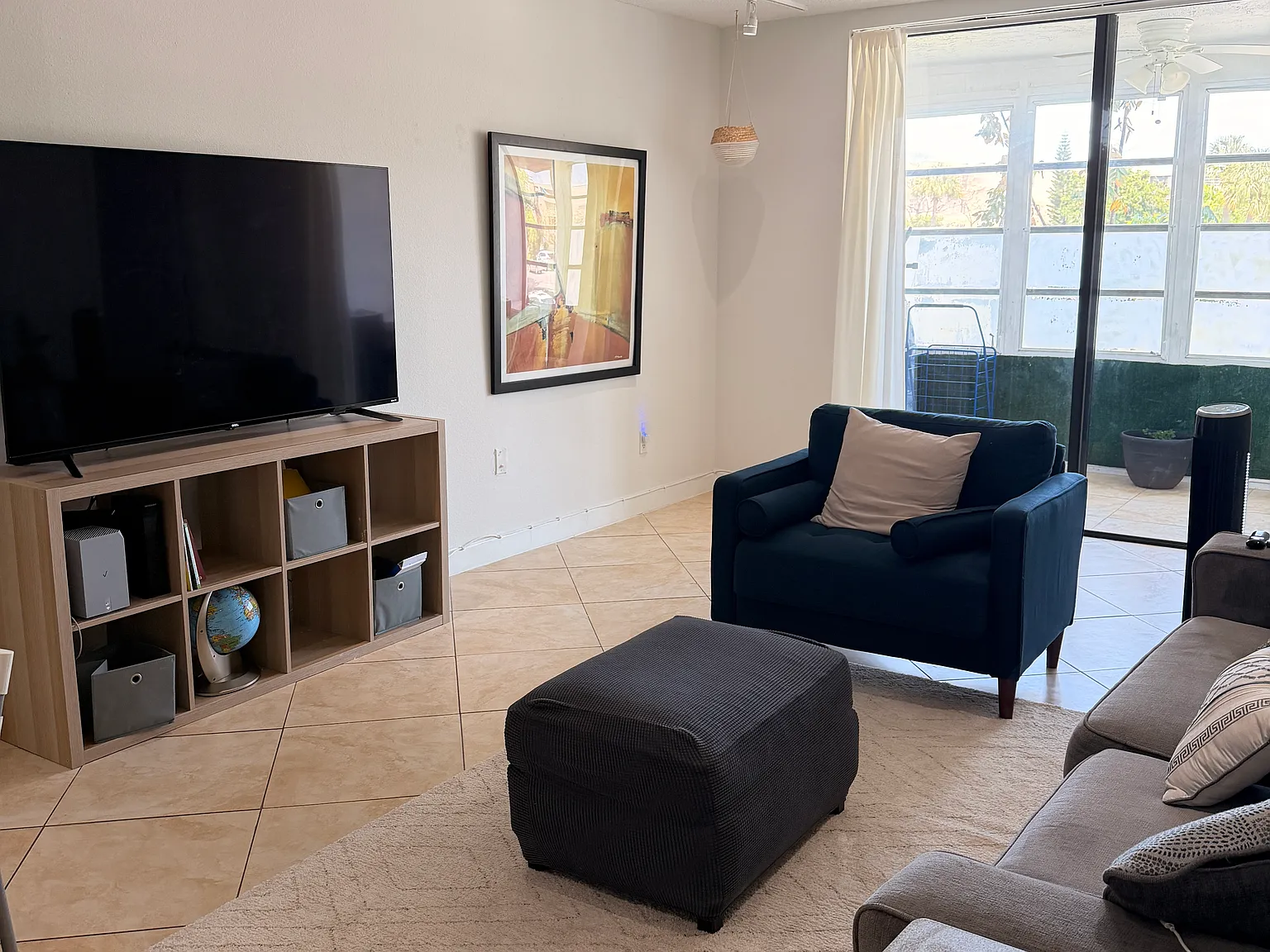 2 bed, 835 sqft, $1,690 — Photo 2