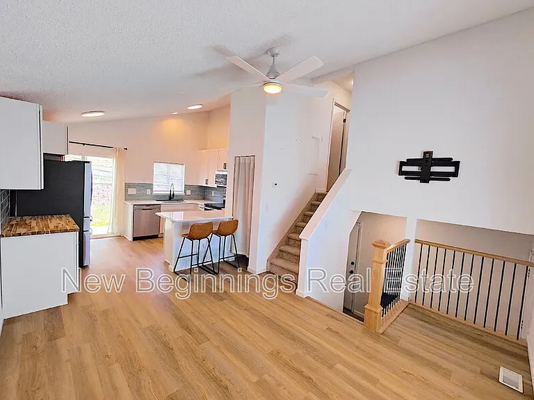 5560 Montgomery Ter — Photo 4