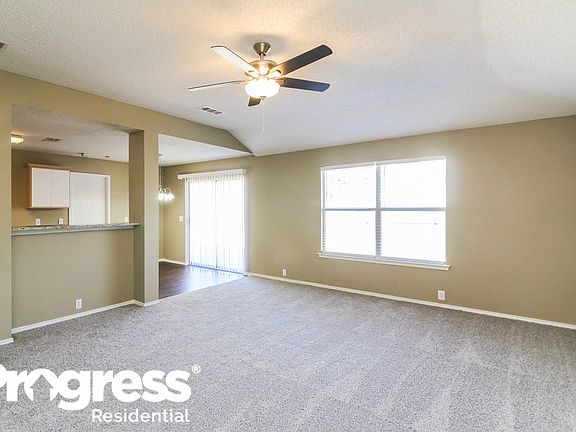 3rd image of 920 Greenbend Dr