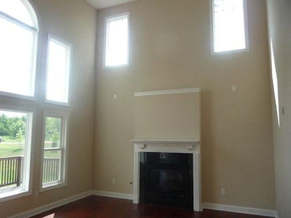2nd image of 6 Avalon Dr