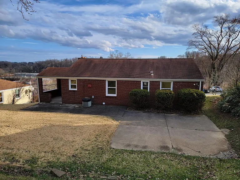 10761 Old Trail Rd — Photo 31