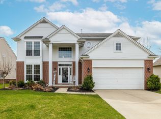 1041 Saddle Dr, South Lyon, MI