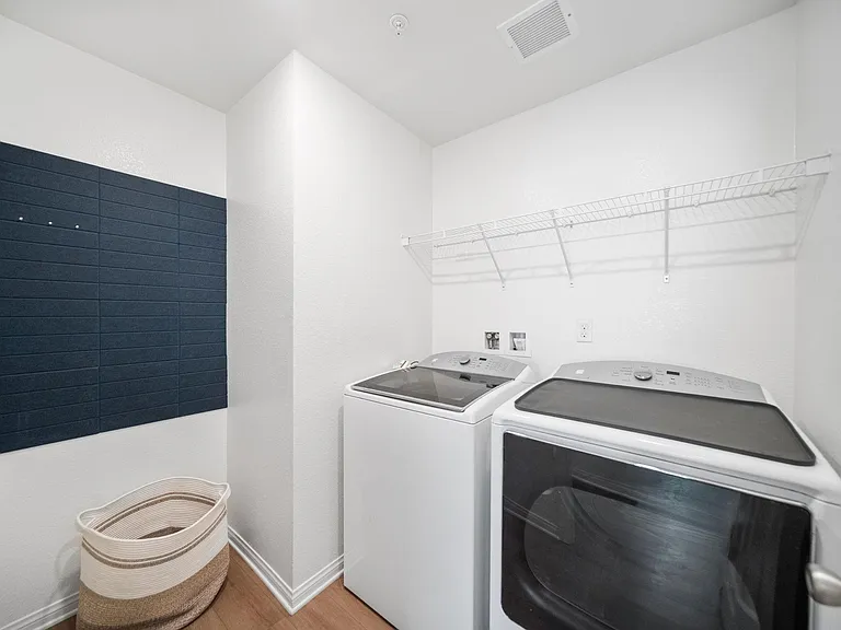 Willow Dr — Photo 9