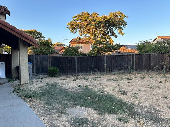 5th image of 932 Alexis Ct