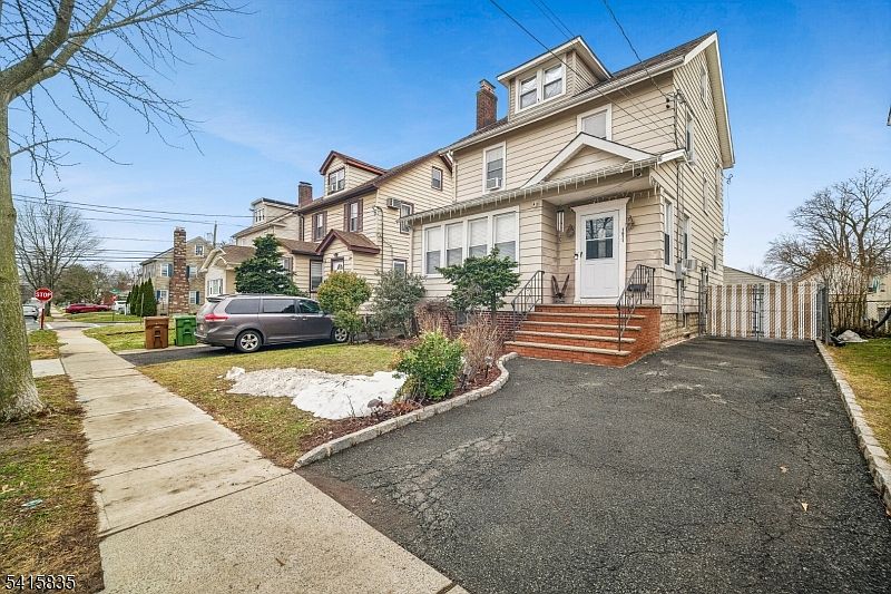 1st image of 1611 Orchard Ter