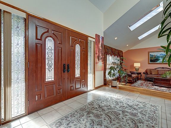 5th image of 27 Aspen Dr