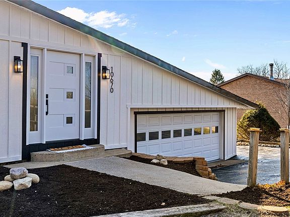 2nd image of 10670 Farview Dr