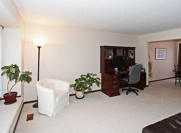 Front room: Large window seat