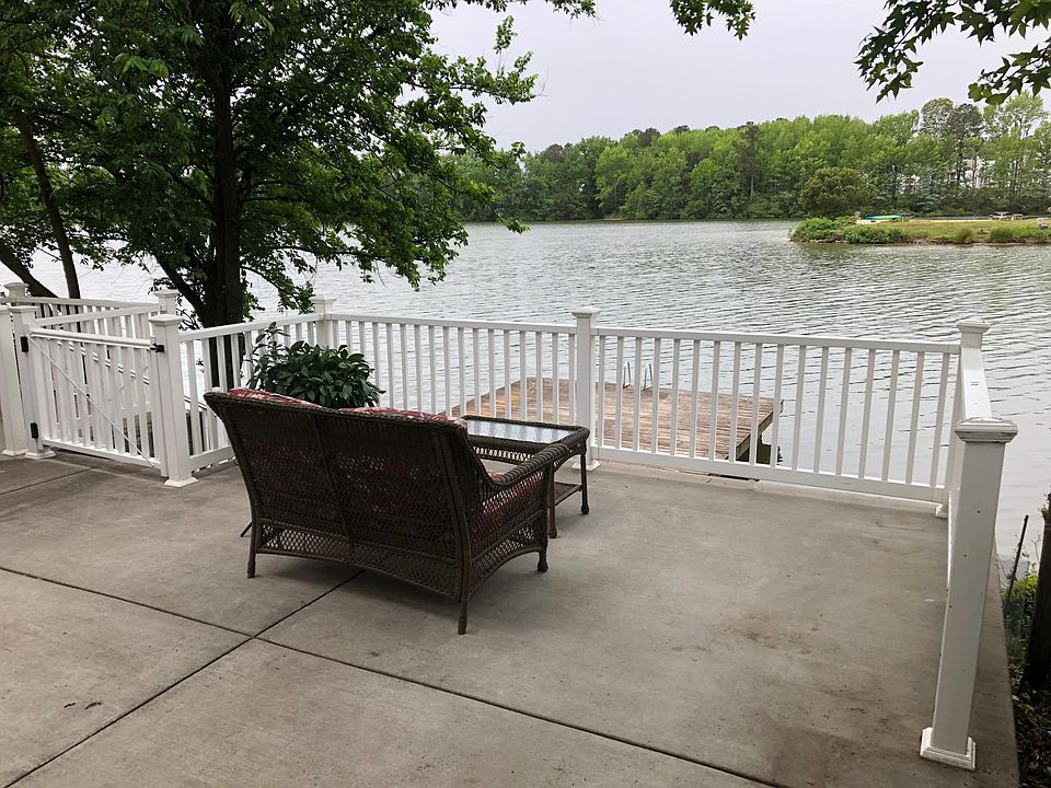 Beautiful water view with fishing, swimming and kayaking opportunities