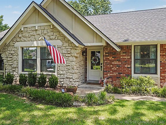 3rd image of 5733 E 97th Pl
