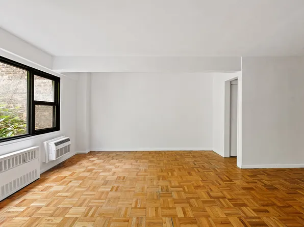 335 East 51st Street image 4 of 10