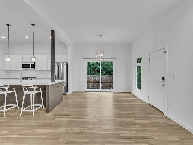 304 S Tarboro St — Photo 16