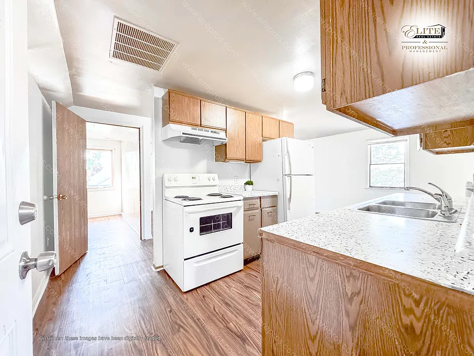 216 N Saginaw St #3