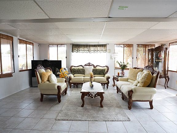 5th image of 9542 Hayvenhurst Ave