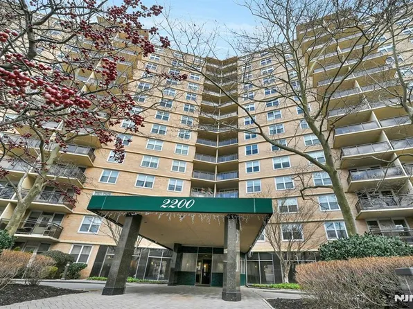 2200 N Central Rd APT 9V, Fort Lee, NJ 07024