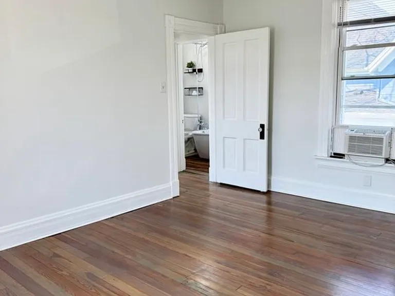 6828 Kenton Ave — Photo 14