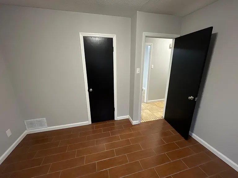 9405 Enid St — Photo 18