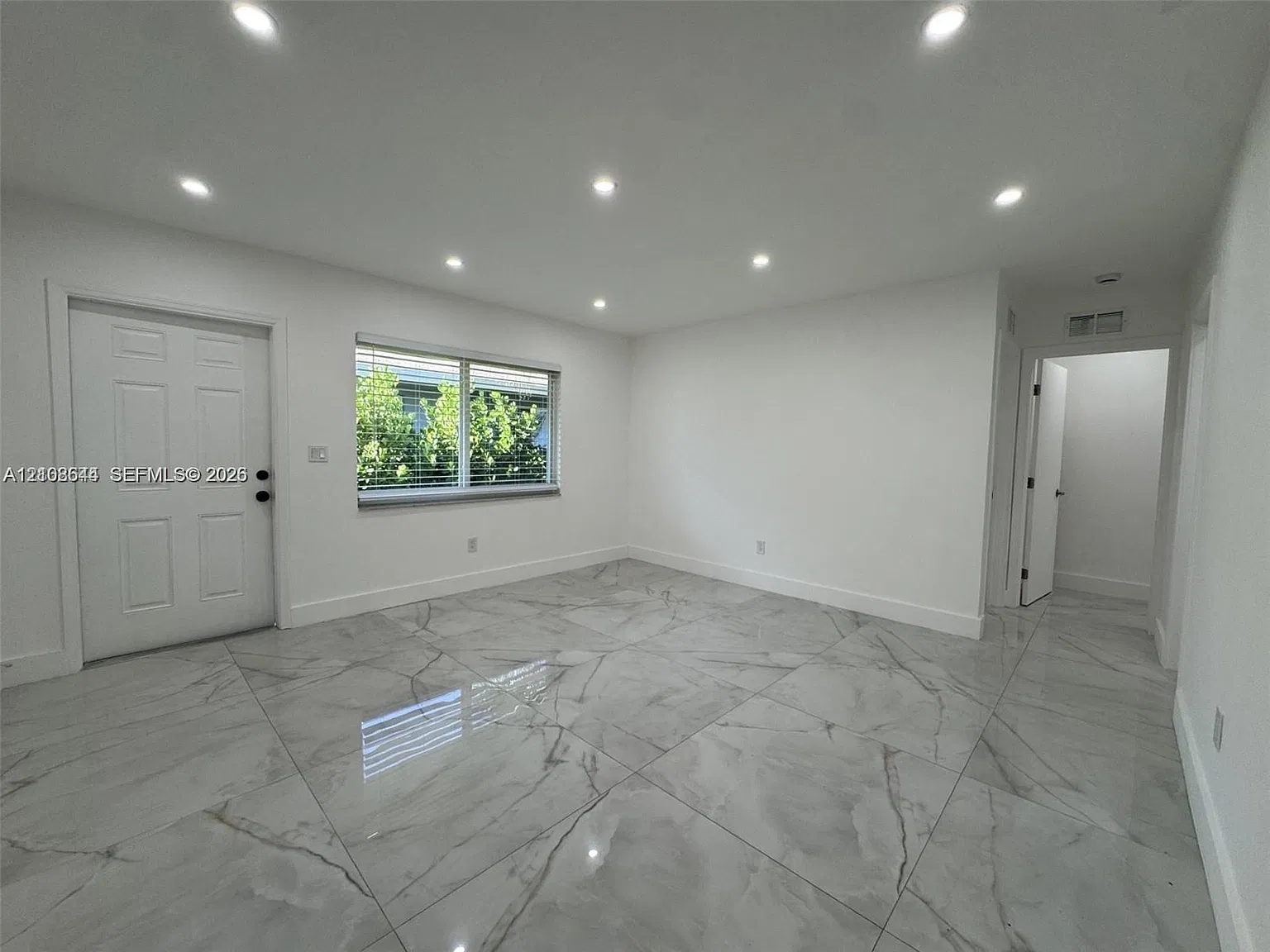 3 bed, 2.0 bath, 1897 sqft, $2,800 — Photo 3