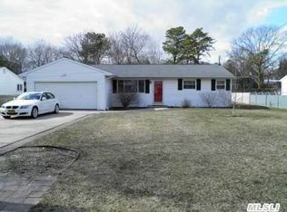 650 Nichols Rd, Hauppauge, NY 11788