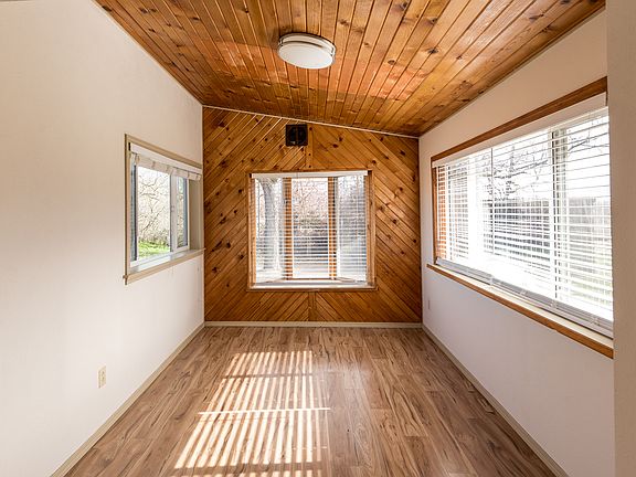 5th image of 2296 NE 16th St