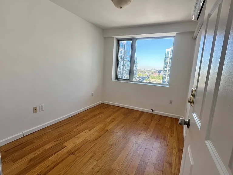 37-20 Prince St #12H — Photo 6