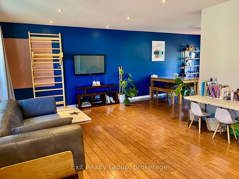 11 Somerset St — Photo 5