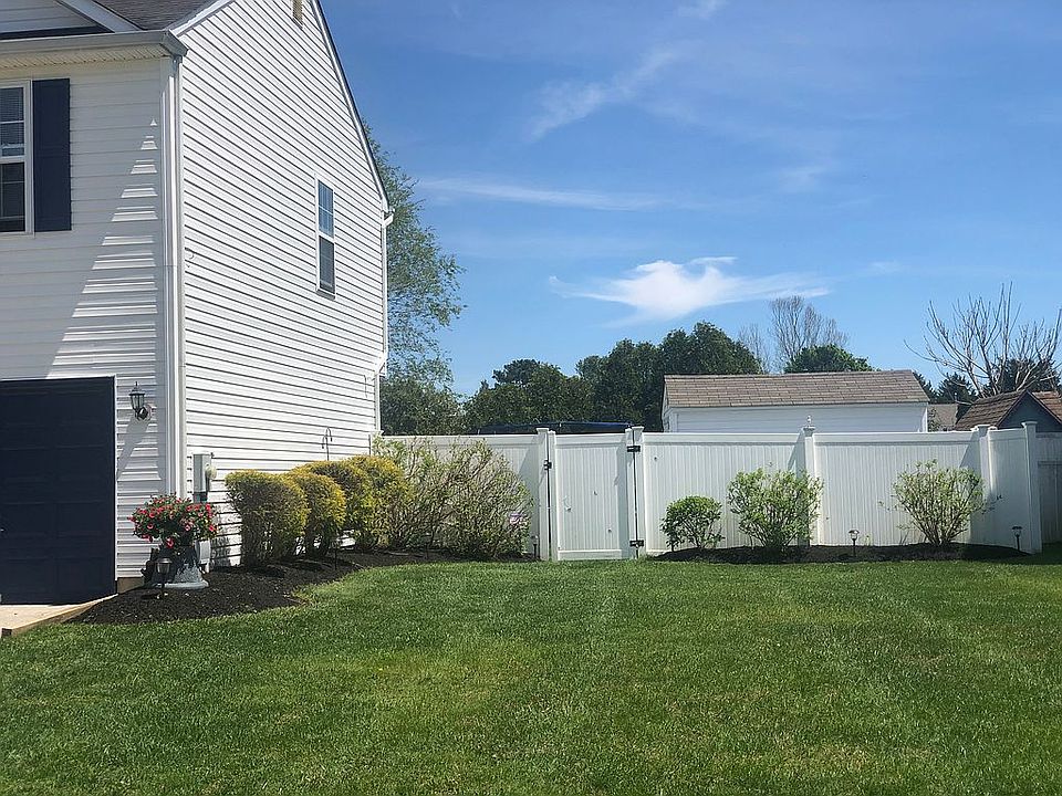 2nd image of 827 Rosetree Dr