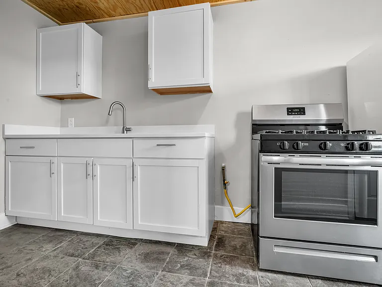 141 W 10th Ave #4 — Photo 4